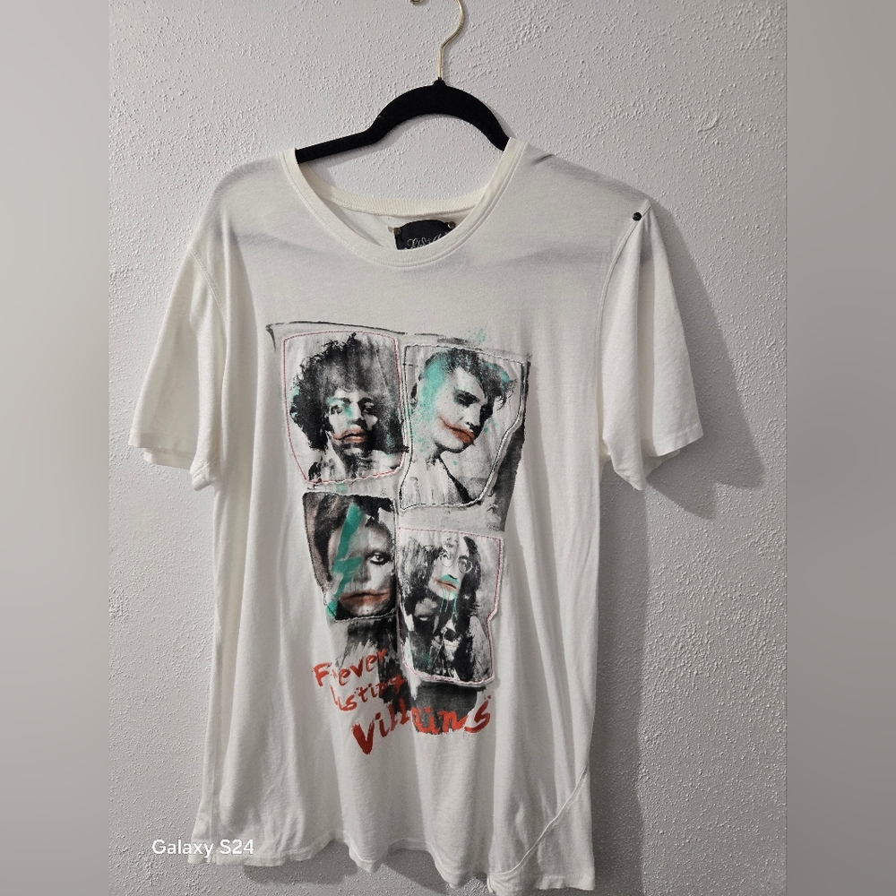 Vintage White and Red Short Sleeve Tee with Graphic Print